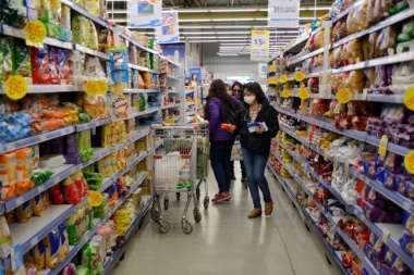 En Ushuaia, la Municipalidad recorrió supermercados para verificar el abastecimiento de productos