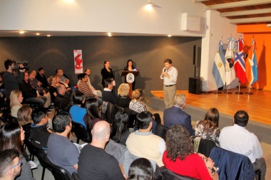 Melella encabezó la apertura de un curso destinado a profesionales de la salud