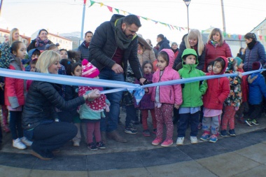 Vuoto inauguró una plaza en las 640 Viviendas junto a la comunidad educativa del Jardín N° 18