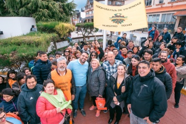 El intendente Vuoto asignó un terreno con fines productivos a la Cooperativa "Nuestro Techo"