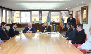 Se licitaría en tres meses: Presentaron proyecto para ampliar el puerto de Ushuaia