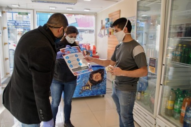 En Ushuaia, la Municipalidad entregó kits sanitizantes en comercios