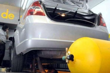 Por el aumento de la nafta, creció la conversión de autos a GNC en Río Grande
