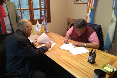 Castelucci presentó el anteproyecto de lo que será la futura sede de la UNTDF en Tolhuin