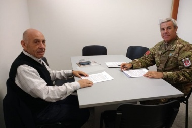 El BIM 5 y la UNTDF firmaron acuerdo para instalar un cerco divisorio entre ambos predios