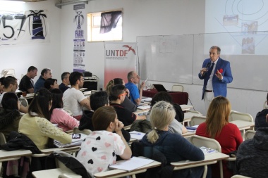 “La escuela debería desarrollar el hábito y el gusto por la práctica deportiva”