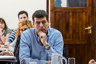 Piden la renuncia de Eposto: "Esto es parte de la política que a uno no le gusta"