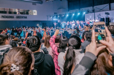 Se realizó la vigilia patriótica en Ushuaia esperando el 208° aniversario del 25 de mayo