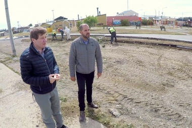Melella recorrió la obra de ensanchamiento de la calle Pacheco en el barrio AGP