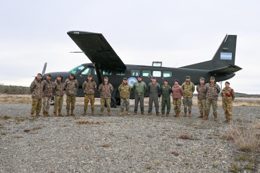 Avión del Ejército aterrizó en la pista del aeródromo de Tolhuin para evaluar sus capacidades operativas