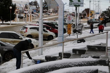 Recuerdan la responsabilidad de frentistas de mantener limpias sus veredas de hielo y nieve