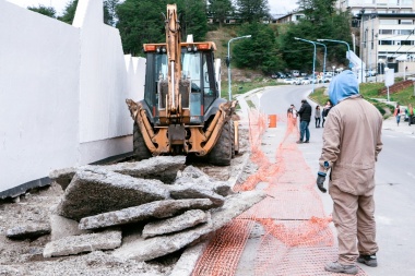 Encaran la reconstrucción de veredas en la zona del cementerio de Antiguos Pobladores