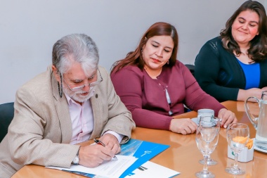 La Municipalidad de Ushuaia firmó un convenio con la Universidad Empresarial Siglo 21