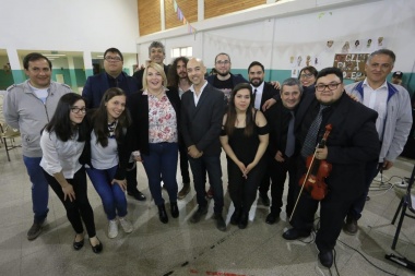 Bertone participó del concierto de cierre de las orquestas 'Kayen' y 'La Música del Fuego'