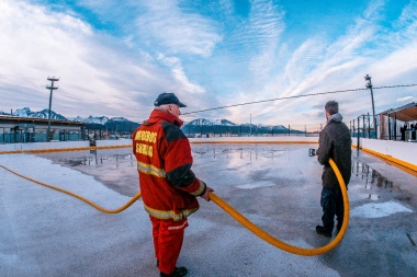 Reabren en Ushuaia la pista de patinaje sobre hielo “Tachuela” Oyarzún