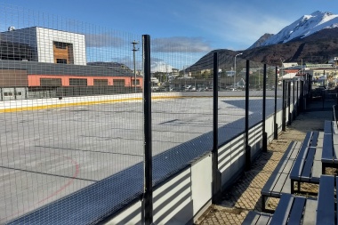 Abrió la pista de patinaje sobre hielo Carlos “Tachuela” Oyarzún