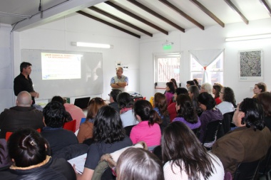 Capacitaron a más de 90 voluntarios del programa de alfabetización "Yo Sí Puedo"