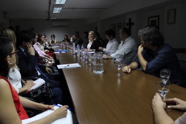 Bertone disertó en Buenos Aires y pidió "crear una economía con una mirada humana"