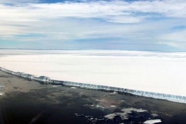 Un gigantesco iceberg que se desprendió de la Antártida en 2017 va camino al Atlántico Sur