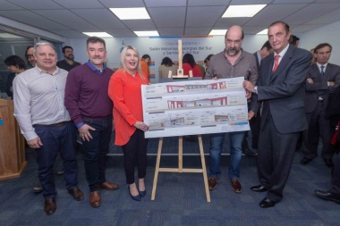Bertone firmó el convenio para la construcción de nuevo edificio para la Escuela "Las Gaviotas"