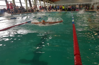 Ushuaia, 135 años: más de 200 nadadores se sumaron a torneo por el aniversario de la ciudad