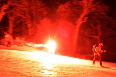 70 esquiadores protagonizaron la bajada de antorchas desde el Glaciar Martial