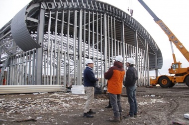 Gobierno destacó avances de obra con el microestadio que se construye en Río Grande