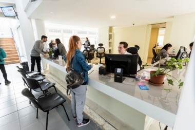 Por la crisis, hay un fuerte traslado de pacientes del sector privado al Hospital Público