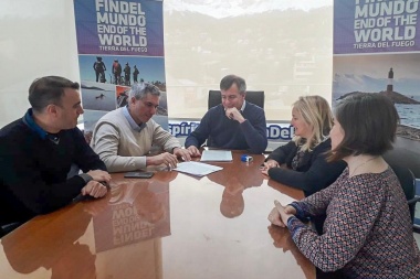 Gobierno y empresas firmaron el contrato de concesión del Centro de Montaña Glaciar Martial