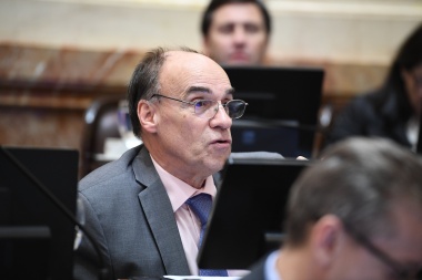 "Gracias a mi intervención no se van a quedar sin Aerolíneas, Radio Nacional y Correo Argentino"