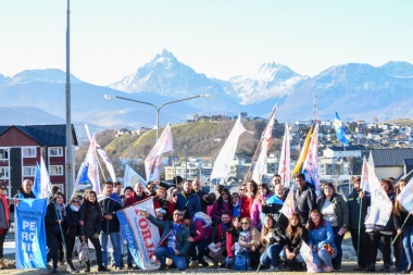 Candidatos de FORJA llevaron sus propuestas a vecinos del Barrio Pipo de Ushuaia