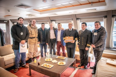Gobierno y Municipalidad dieron la bienvenida al primer crucero de la temporada