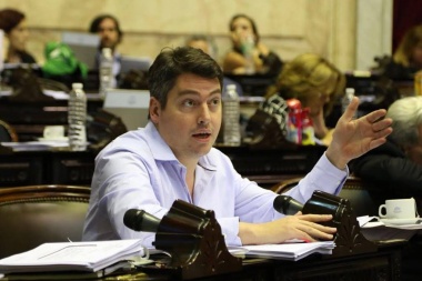 "El nuevo vuelo de LATAM a Malvinas es más pérdida de soberanía", dijo Martín Perez