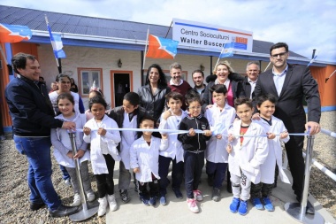 Gobierno inauguró el Centro Socio Cultural "Walter Buscemi" en la Margen Sur