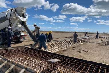 Gobierno inició el hormigonado de la planta de efluentes cloacales en la Margen Sur
