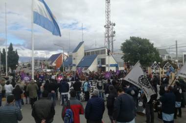 En el primer día de paro, docentes se movilizaron en las tres ciudades de la provincia
