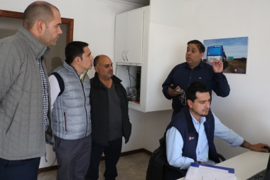 Funcionarios municipales recorrieron las nuevas instalaciones de la firma City Bus