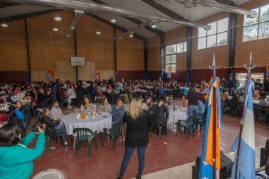 Bertone participó de un Té Bingo organizado junto a vecinos del barrio Felipe Varela