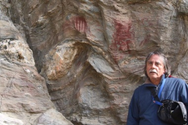 Arqueólogo descubrió inédito sitio de arte rupestre en el sector chileno de Tierra del Fuego