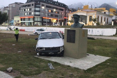 Conductor ebrio fue detenido tras chocar contra un monumento histórico