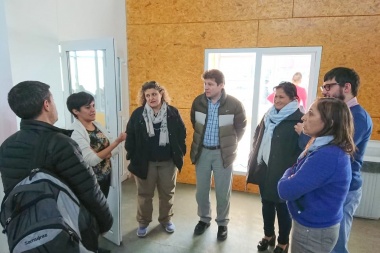 Melella recorrió el Espacio para el Desarrollo Laboral y Tecnológico del barrio Mutual