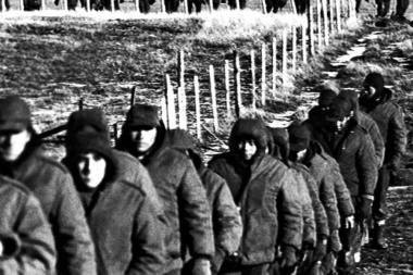 Anularon los procesamientos a tres acusados por presuntas torturas a soldados en Malvinas