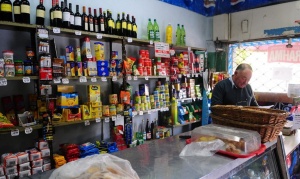 Por la crisis, ya hay un despido por día en comercios locales
