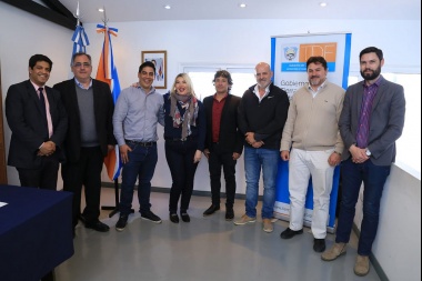 Bertone firmó un convenio para ceder un terreno al Sindicato de Empleados de Comercio