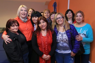 Bertone recibió a integrantes de la 'Asociación Civil de Capacitación de Actividades Domésticas'