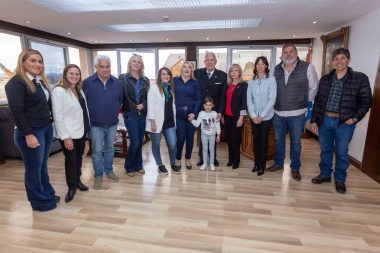 La gobernadora Bertone se reunió con integrantes de dos asociaciones de Ushuaia