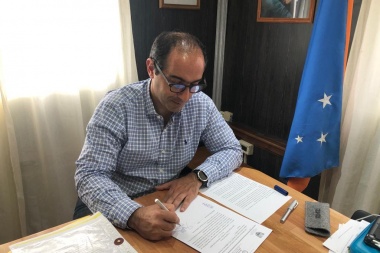 Anunciaron obras de agua y cloacas para el barrio 'Siete Cascadas' en el Valle de Andorra
