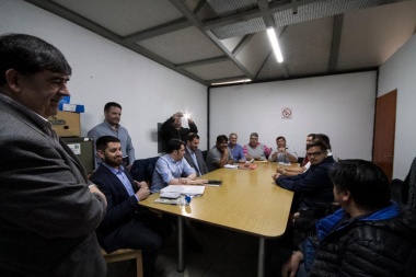 Gobierno y gremios estatales acordaron redactar un nuevo convenio colectivo de trabajo