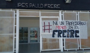 Estudiantes y docentes organizan un “abrazo solidario” al IPES