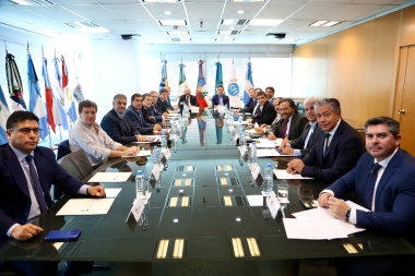 Gobernadores pedirán a Milei un nuevo pacto fiscal para compensar la caída de ingresos y obra pública